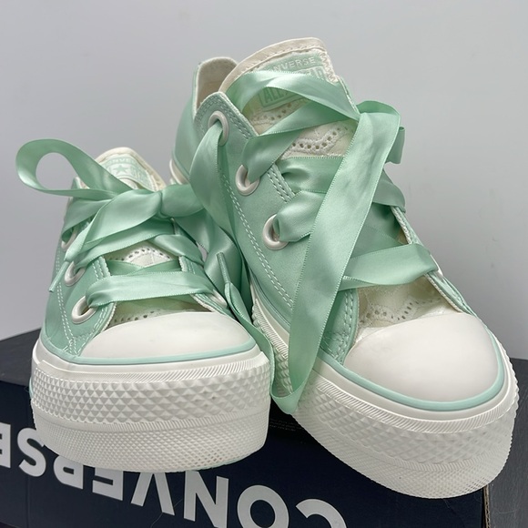 Converse WMNS CTAS LIFT OX
STICKY ALOE/EGRET/EGRET A10300C Platforms Sneakers - Picture 5 of 16